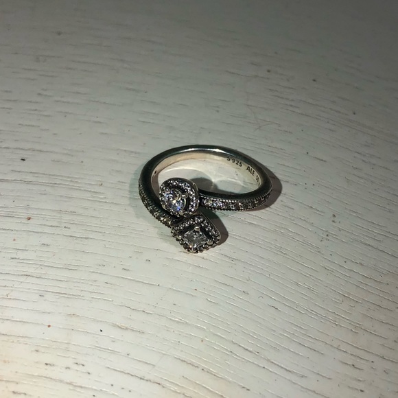 Pandora Jewelry - Pandora retired abstract open elegance ring